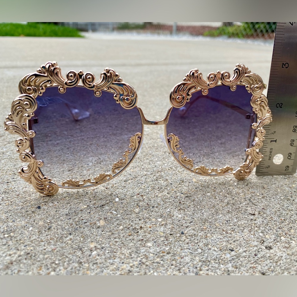 Elegant Gold and Black Women's Sunglasses